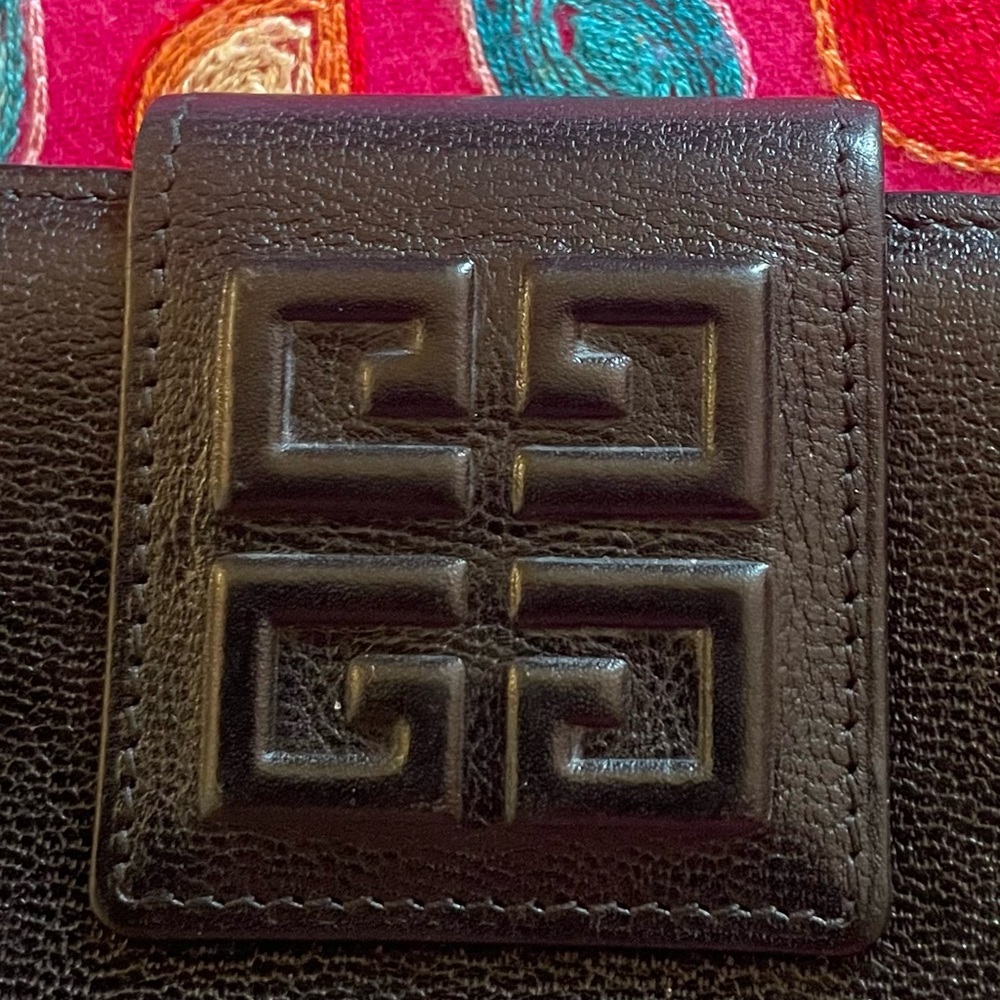 GIVENCHY black leather wallet - EUC. Measures apx. 7 1/2 x 4“ - Picture 10 of 10